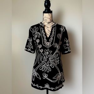 Lauren Michelle embroidered black & silver vneck top size large